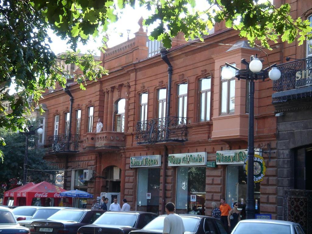 Downtown Inn Ереван Екстериор снимка